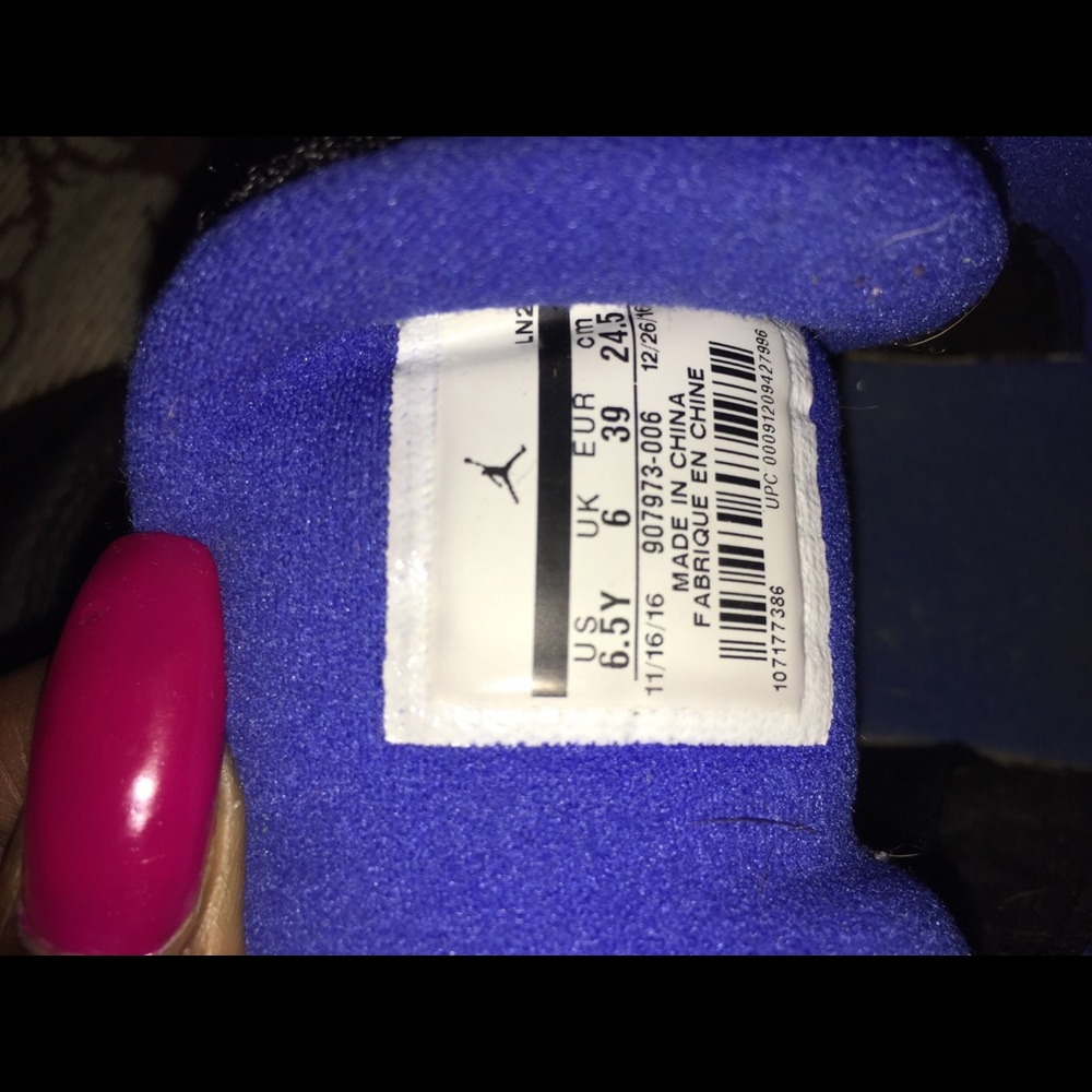 Shoes - Picture 3 of 3